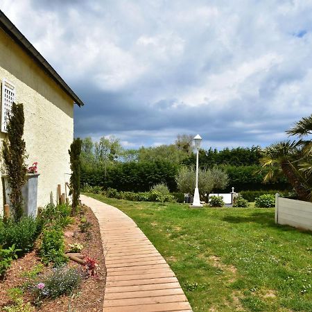 Superb Holiday Home Near The Beach Quinéville Εξωτερικό φωτογραφία